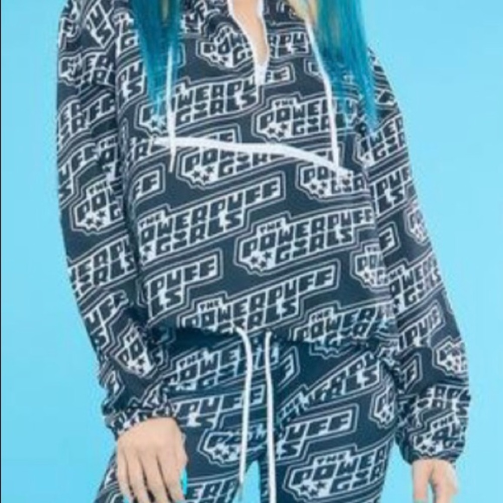 2 PIECE POWERPUFF WOMEN SET JACKET AND SHORTS SIZE SMALL NEW WITH TAGS
